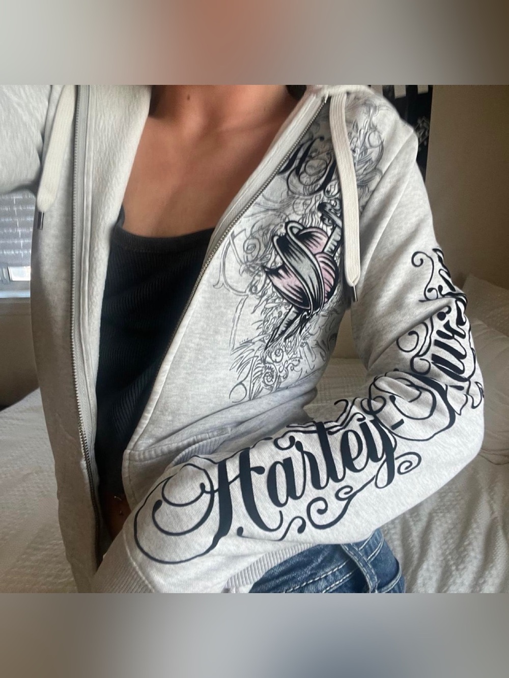 🆕 Y2K Harley-Davidson Light Gray Tattoo Hoodie with Velour Graphic & Zip Hood